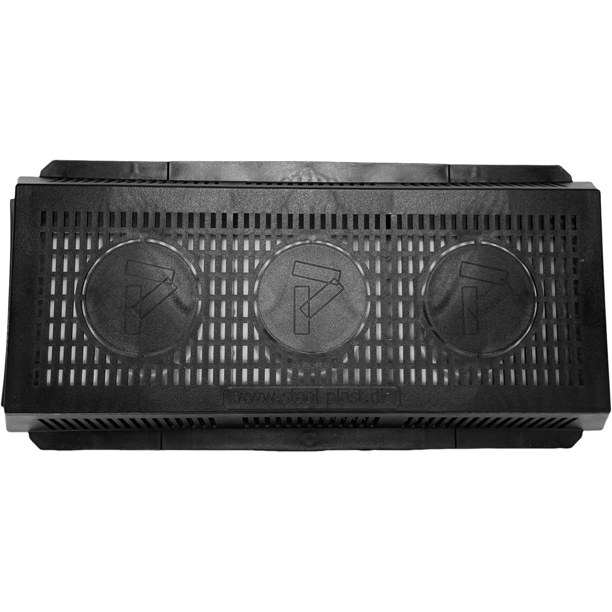 Black rectangular drain screen with three circular emblems and website address "www.staal-plast.dk".