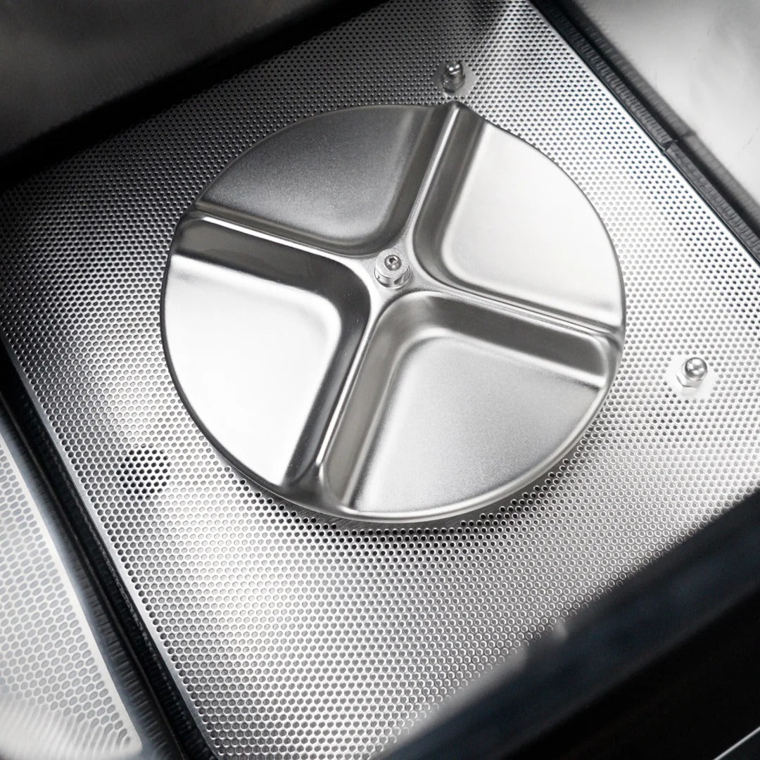 Mini Osprey 2.0 with stainless steel turntable and perforated heating surface.